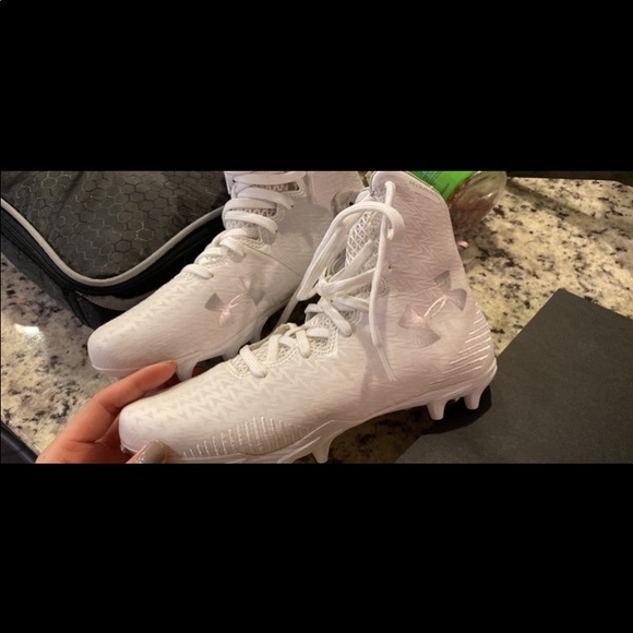 Woman’s under armor highlight lacrosse cleat!! - Picture 2 of 3